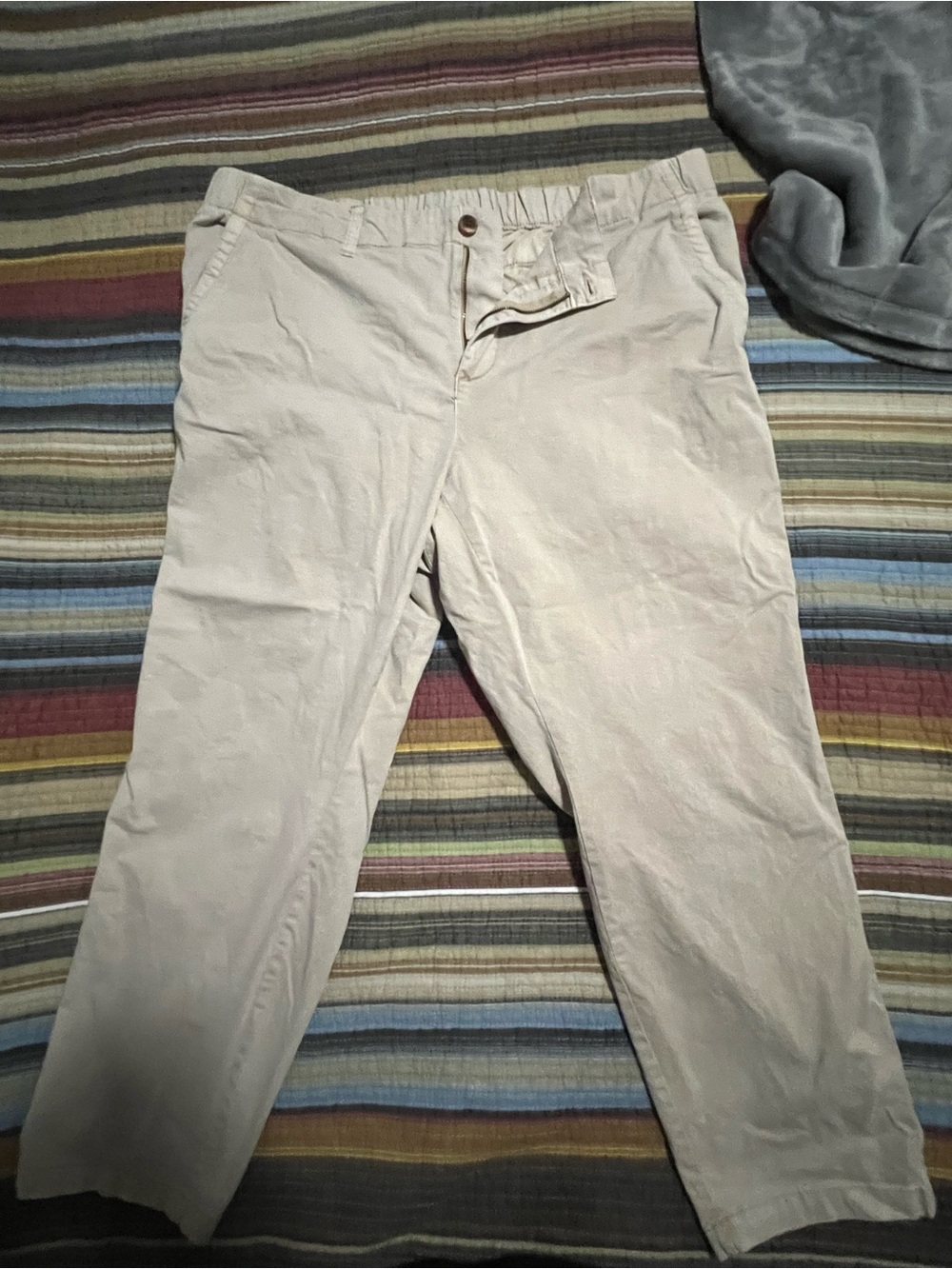 Old Navy Women's Light Beige Cropped Pants